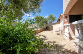 Las Aguilas, casa Català